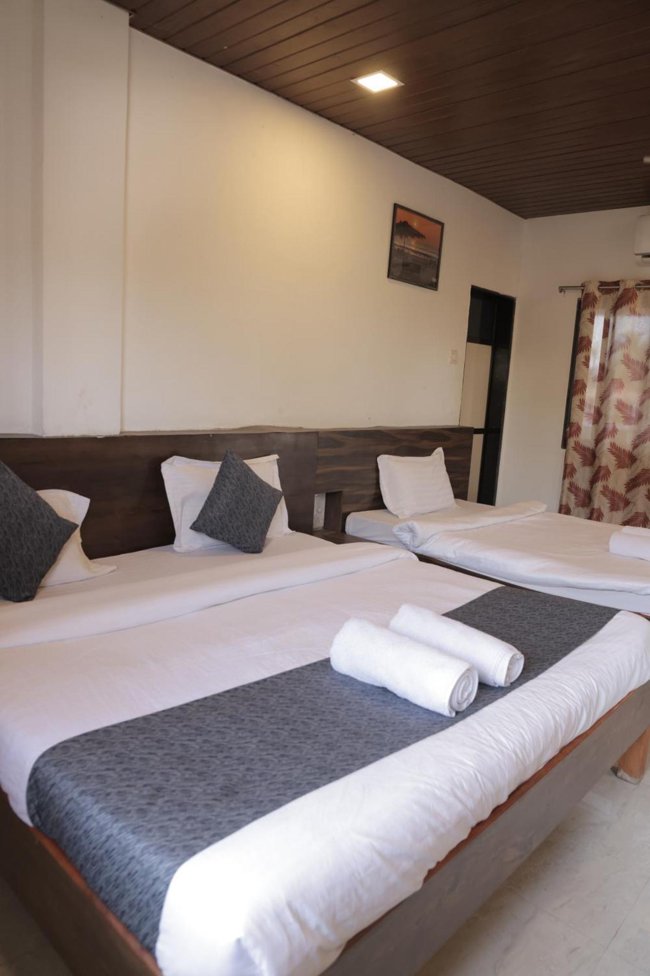 Anant Villa & Resorts Нагаон Екстериор снимка